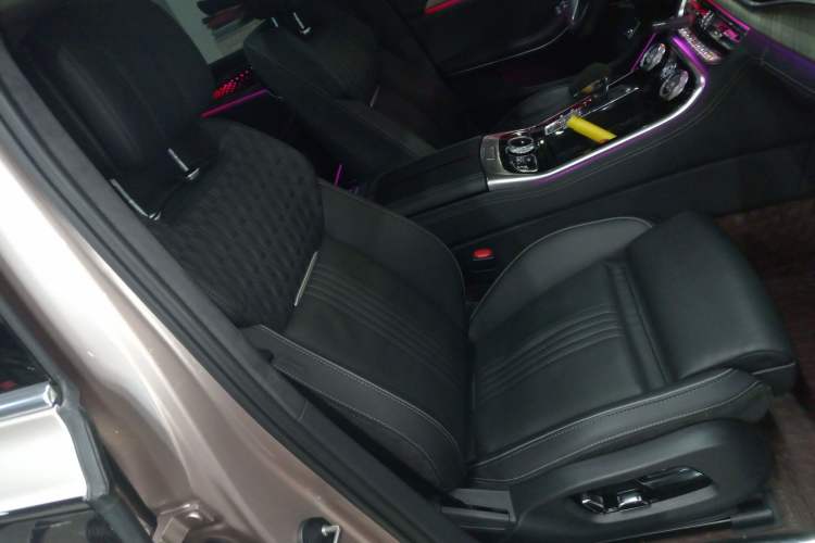 Used Hongqi H9 2020 3.0T Smart Connect Flagship Four-Seat Version Right Front Seat