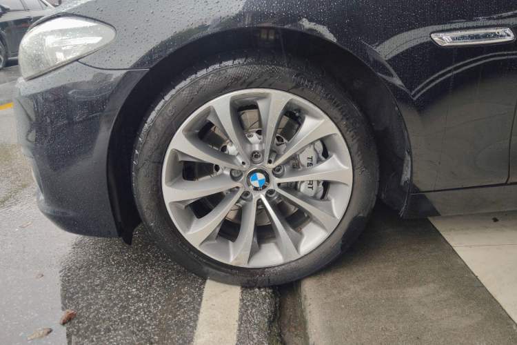 Used BMW 5 Series 2014 528Li Leading Model
