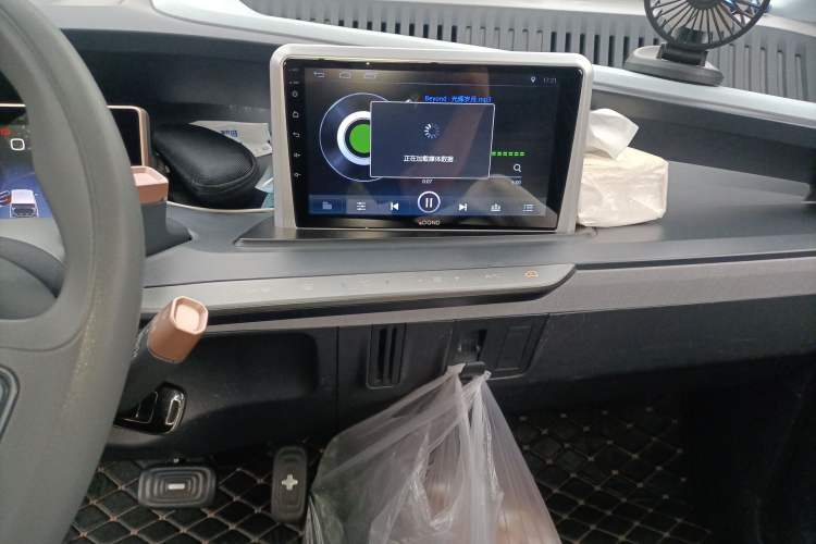 Used Baojun E200 2018 Intelligent Driving Edition Audio And AC Panel