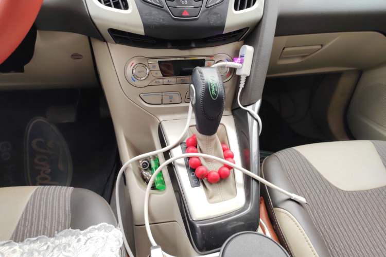 Used Ford Focus 2012 Hatchback 1.6L Automatic Fashion Edition Gear Lever