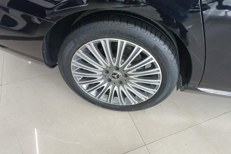 Used Mercedes-Benz E-Class 2022 Second Facelift E 300 L Fashion Edition Right Rear Wheel Hub