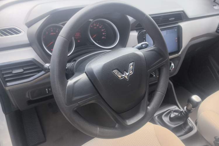 Used Wuling Hongguang 2019 1.5L S Standard Version China VI LAR
