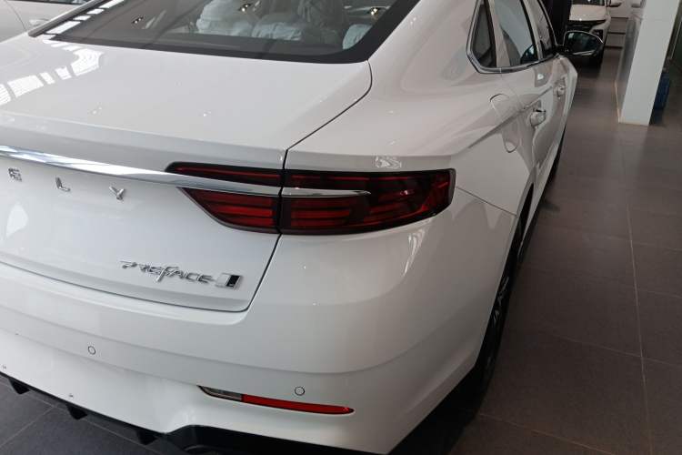 Used Geely Auto Preface 2026 Model Oriental Yao 1.5TD Fuyao Edition Right Rear Taillight