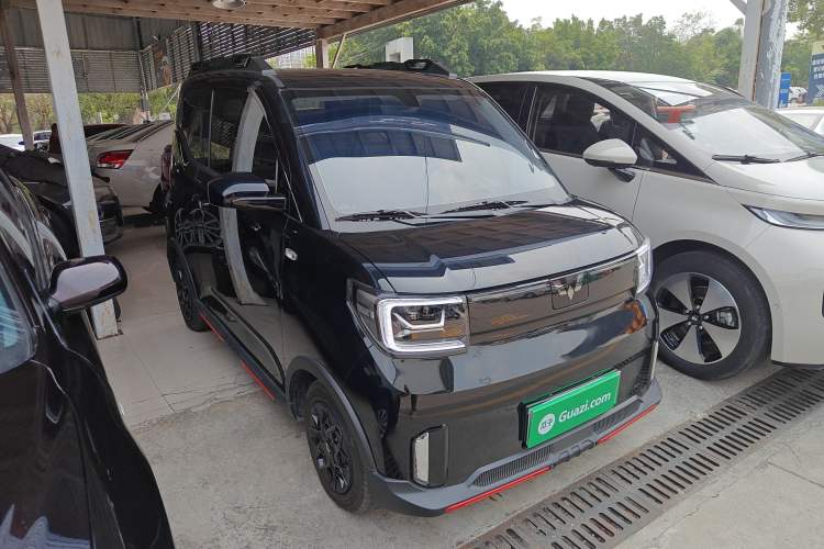 Used Wuling Hongguang MINIEV 2022 GAMEBOY 300km Enthusiast Model with Lithium Iron Phosphate Front Right 45 Deg