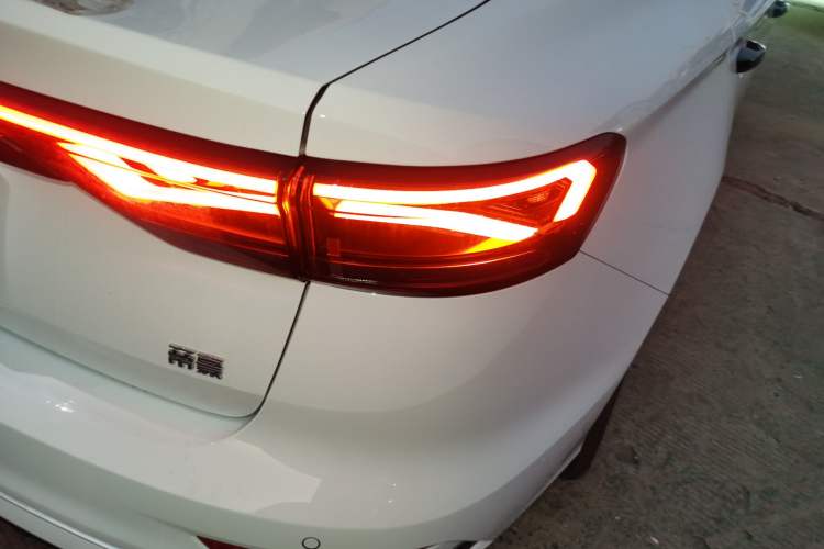 Used Geely Auto Emgrand 2026 Model 4th Generation 4 Millionth Anniversary Edition 1.5L CVT Overdrive Edition
