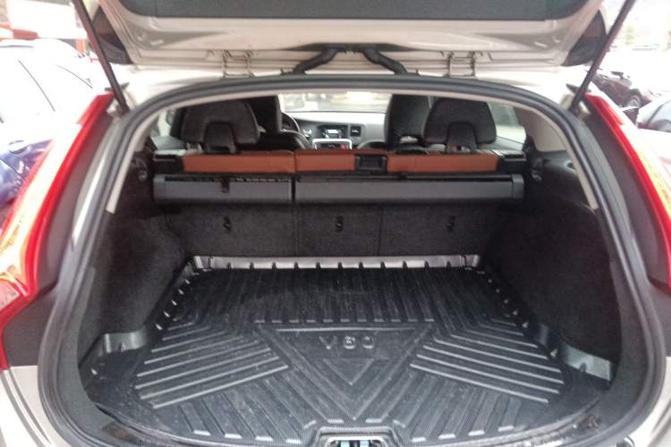 Used Volvo V60 2015 T5 Zhiya Edition