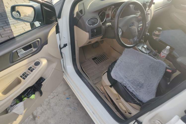 Used Ford Focus 2013 Hatchback Classic 1.8L Automatic Fashion Edition Driver Seat