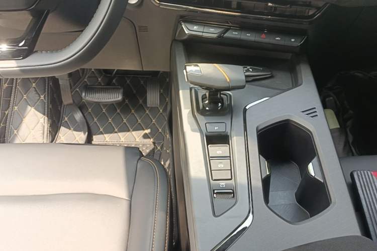 Used CHANGAN OSHAN X5 PLUS 2023 Revised 1.5T DCT Excellence Edition Gear Lever