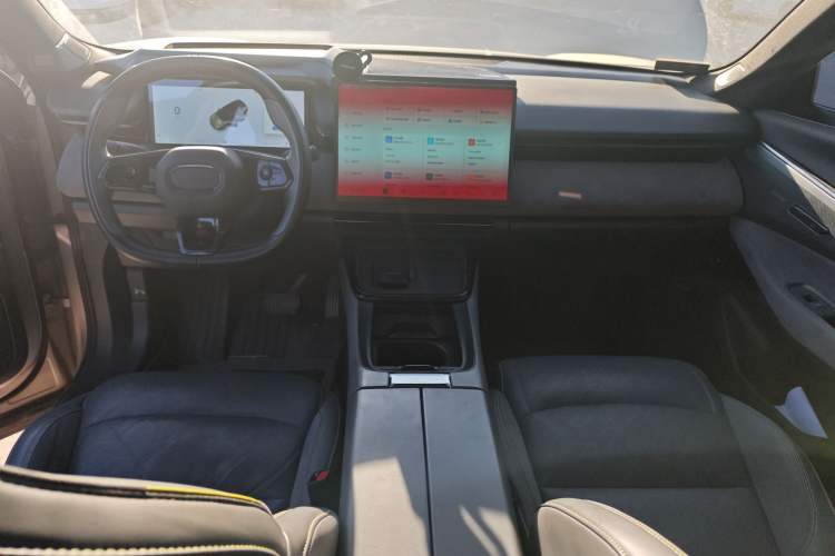 Used Lynk & Co 08 EM-P 2023 120km Long-Range Halo
