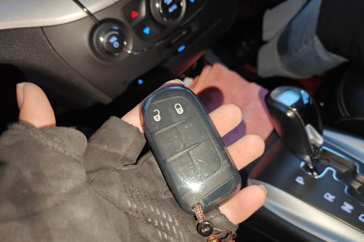 Used Dodge Journey 2013 2.4L Two-Wheel Drive Luxury Version