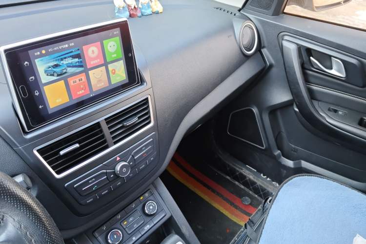 Used Bestune X40 2017 1.6L Automatic Prestige Edition Audio And AC Panel