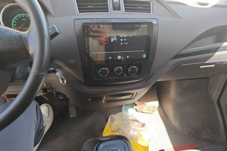 Used Dongfeng Yufeng EM26 2023 Standard Edition 41.472 kWh Henan Lithium Power Audio And AC Panel