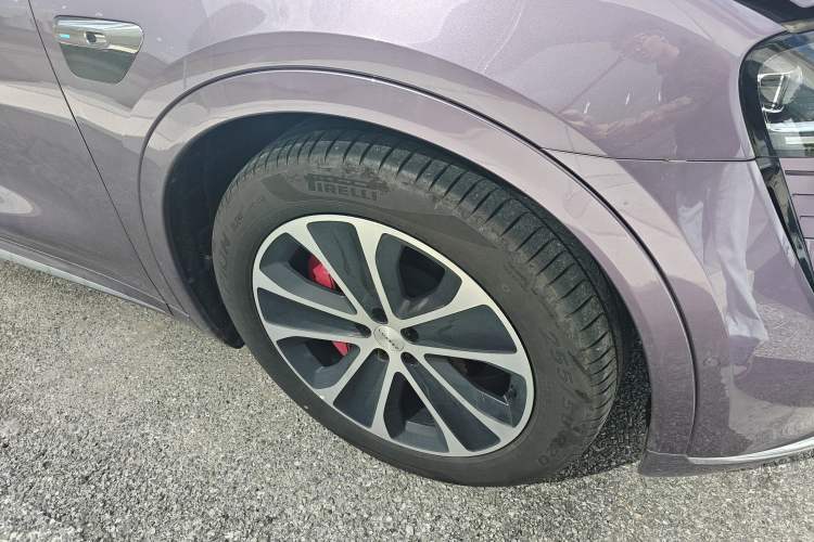 Used Hima Luxeed R7 2024 All-Electric 736 km Ultra Right Front Wheel Hub