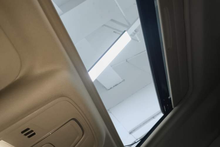 Used Buick GL8 2023 ES Lu Zun Deluxe Model Headliner