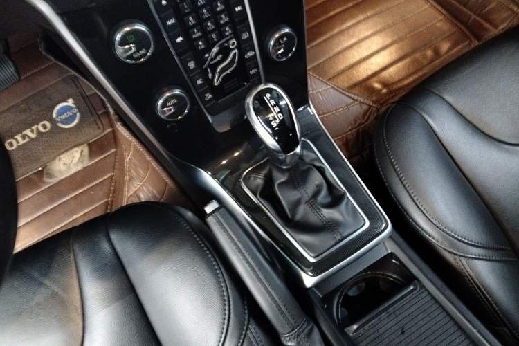 Used Volvo V40 2019 T3 Zhiyi Edition
