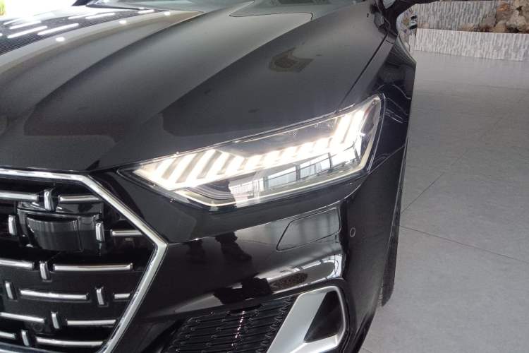 Used Audi A7L 2024 45TFSI quattro S-line Visionary Edition Flow Crystal Package