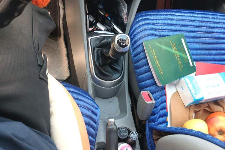 Used Hyundai Verna (older generation) 2016 1.4L Manual Smart GLS Trim Gear Lever