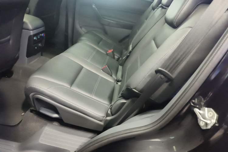 Used Ford Everest 2016 2.0T Gasoline Automatic 4x4 Flagship Edition Left Rear Seat