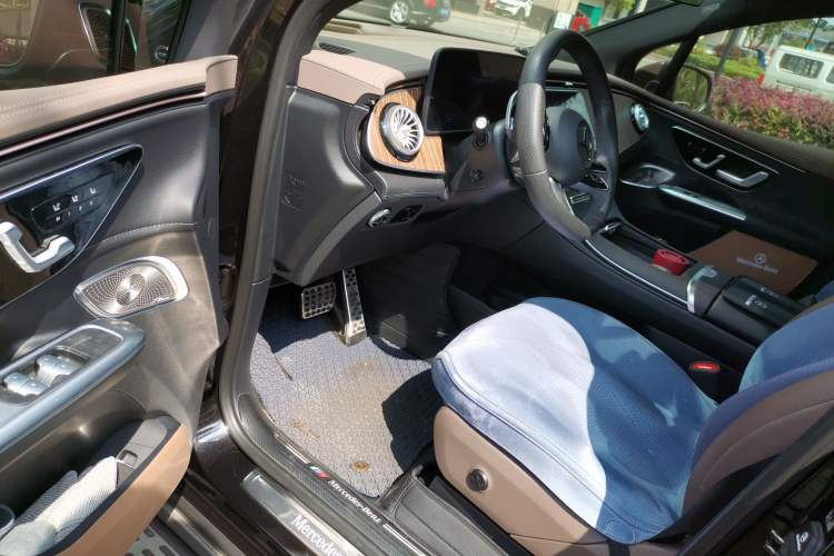 Used Mercedes-Benz EQE SUV 2024 350 4MATIC Luxury Edition Driver Seat