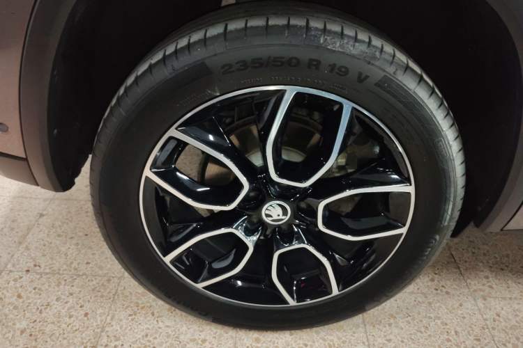 Used Skoda Kodiaq GT 2019 TSI330 Two-Wheel-Drive Luxury Edition China VI Standard Right Rear Wheel Hub