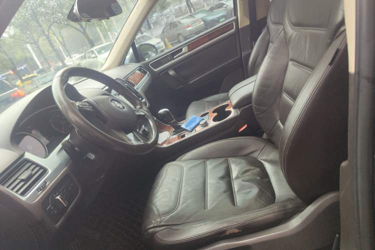 Used Volkswagen Touareg 2011 3.0 TDI Diesel Standard Version Left Front Seat