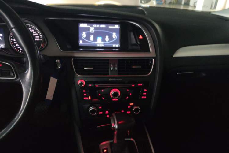 Used Audi A4L 2016 35 TFSI Collector's Edition Automatic Standard Model Audio And AC Panel