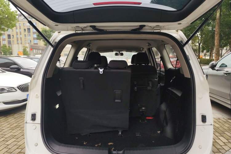 Used Baojun 730 2021 1.5L Manual Fashion Version 7 Seats Trunk