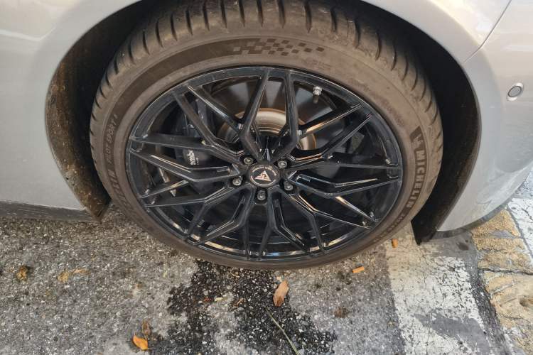 Used XPeng P7 2024 P7i 550 Pro Right Front Wheel Hub