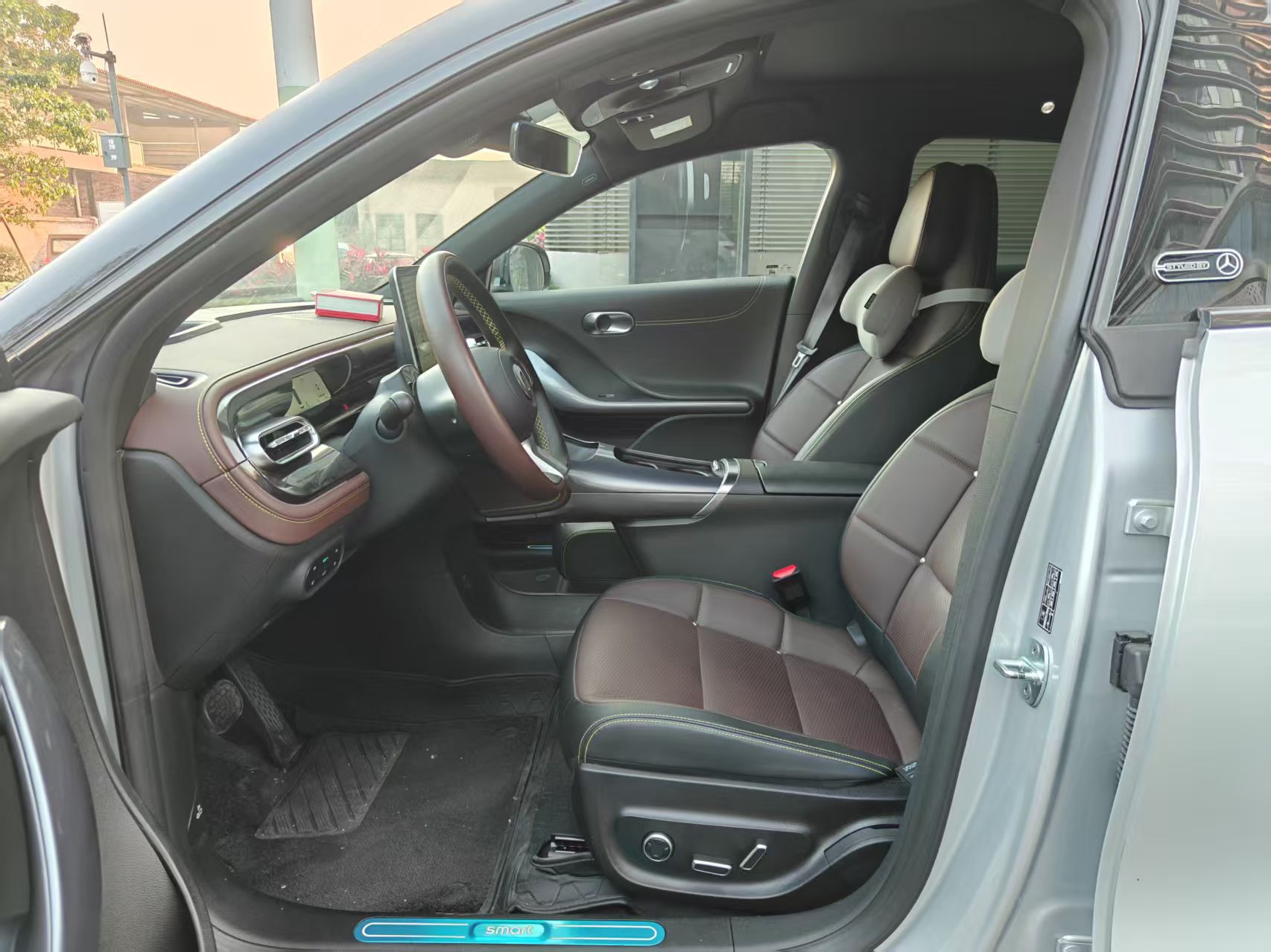 Переднее сиденье в автомобиле