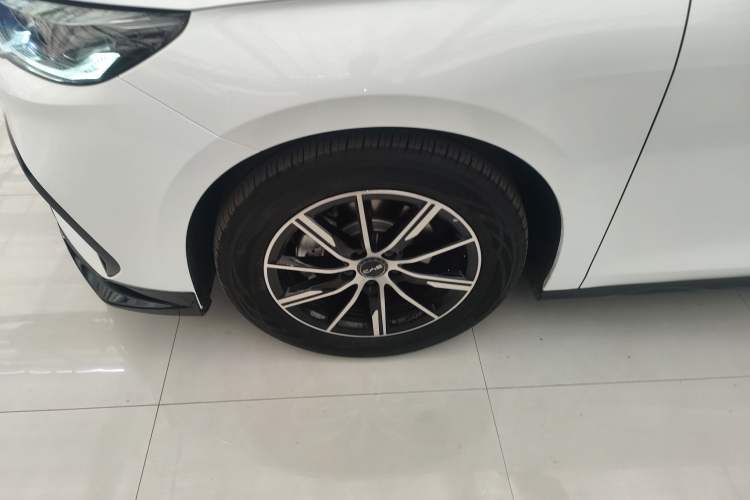 Used BYD Seal 06 New Energy 2024 DM-i 120KM Prestige Model Left Front Wheel Hub
