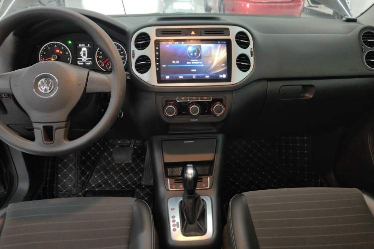 Used Volkswagen Tiguan 2016 280TSI Automatic Two-Wheel-Drive Silk Road Style Edition Audio And AC Panel