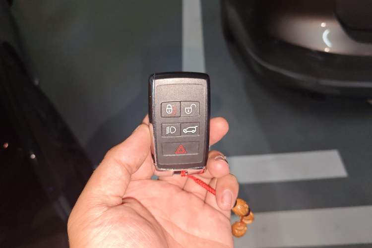 Used Land Rover Discovery Sport 2022 Restyled 249 PS R-Dynamic SE Performance Tech Edition 5 Seats Vehicle Key