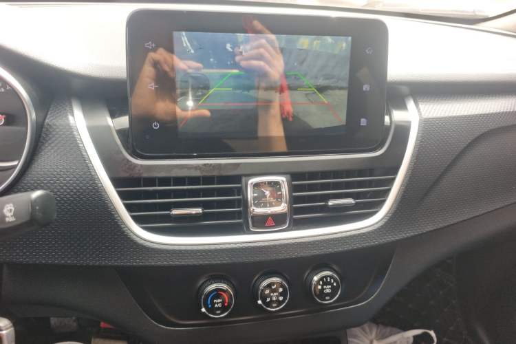 Used Baojun 730 2019 1.5L Manual Fashion Model 7-seater China VI
