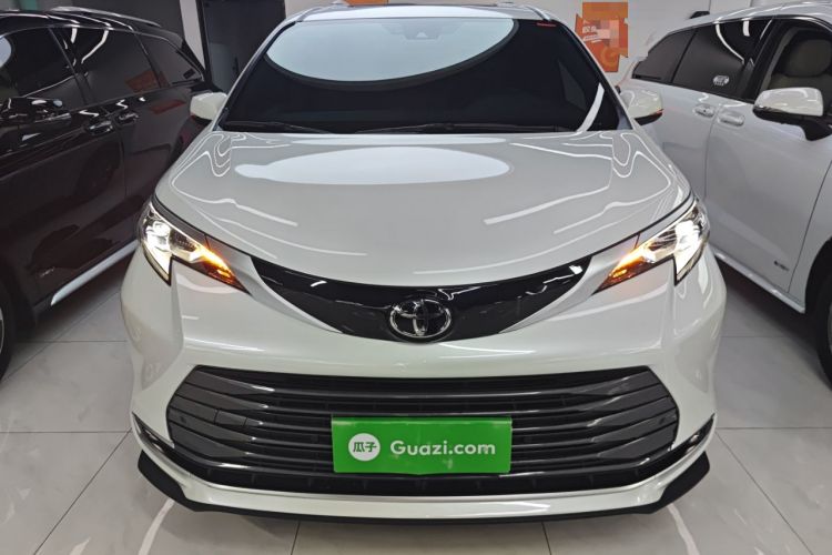 Used Toyota SIENNA 2024 2.5L Hybrid Luxury Edition