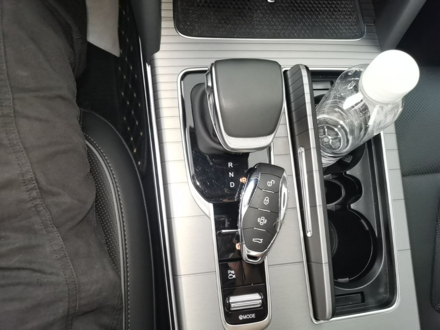 Hongqi HS7 PHEV 2024 2.0T PHEV Four-Wheel Drive Flagship Edition 6 Seats — снимка 16