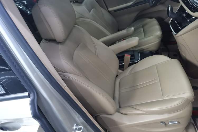 Used Buick GL8 2020 ES Land Cruiser 653T Luxury Model
