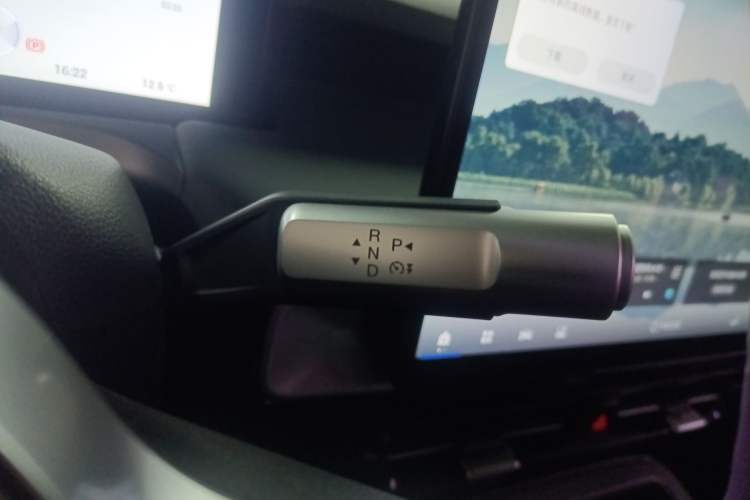 Used AION Y 2023 Plus 610 Enjoy Edition Gear Lever