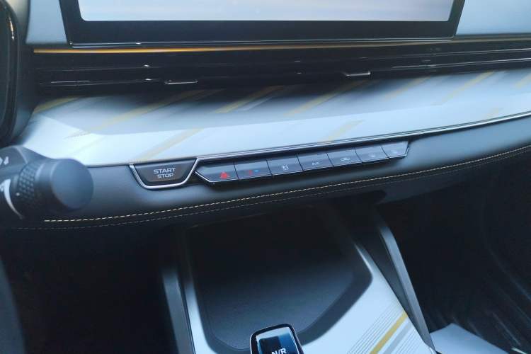 Used Geely Auto Emgrand L HiP 2024 Longteng Edition 1.5TD-DHT Pro 100KM Superior Model