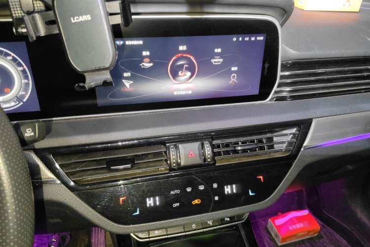 Used Hongqi HS5 2022 Facelifted Version 2.0T Smart Connect Flagship All-Wheel-Drive Edition
