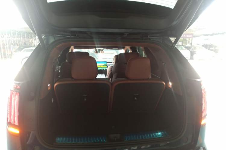 Used Hyptec HL 2025 700 Ultra Six-Seater All-Wheel-Drive LiDAR Version Trunk