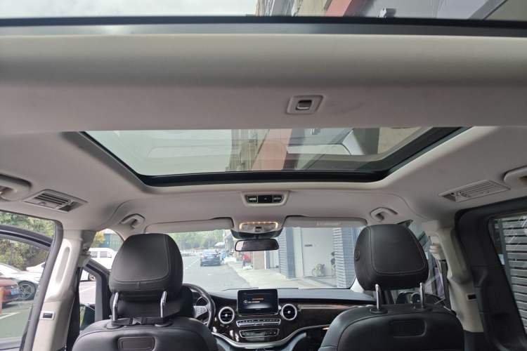 Used Mercedes-Benz V-Class 2018 V 260 Prestige Edition China VI Headliner