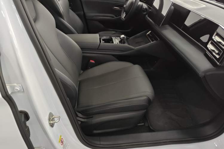 Used BYD Qin L 2025 DM-i Smart Drive 120KM Leading Model