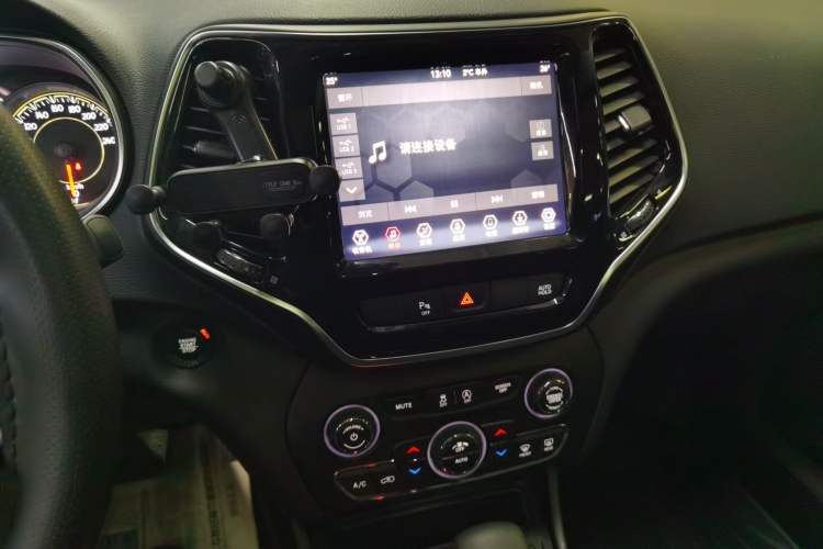 Used Jeep Cherokee 2019 2.0T Two-Wheel Drive Smart Enjoyment Version China VI