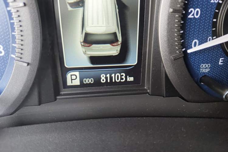 Used Toyota SIENNA  Odometer Close Up