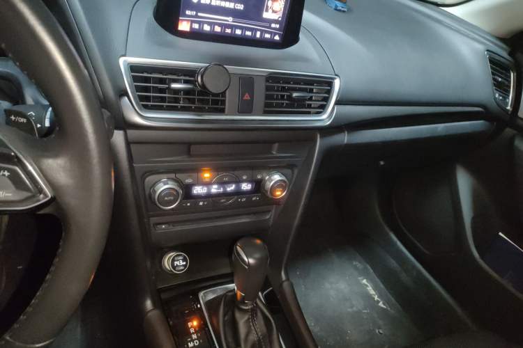 Used Mazda 3 Axela 2017 Sedan 2.0L Automatic Flagship Model China V Standard
