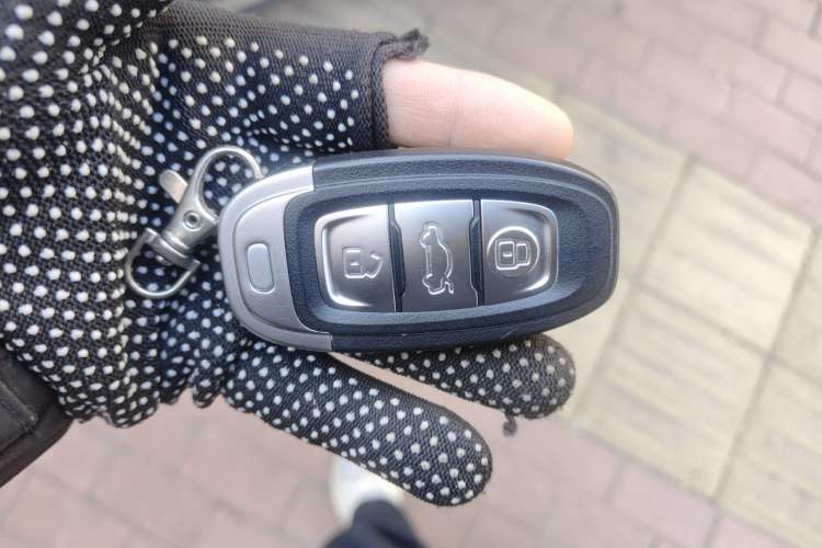 Used Hongqi E-QM5 2022 431 km Charge & Enjoy Edition
