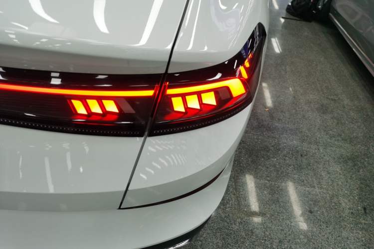 Used Volkswagen Lamando 2025 Lavida L 280TSI DSG Cool & Spicy Edition Exterior 3