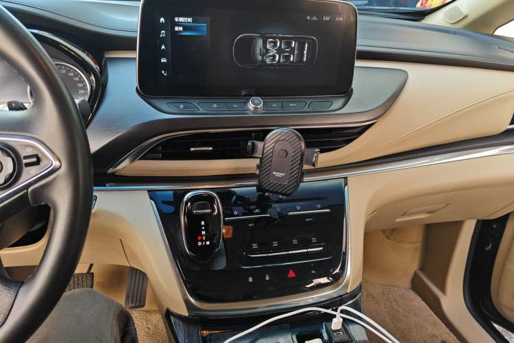 Used Buick GL8 2023 Facelifted Land Cruiser Executive Luxury Version Audio And AC Panel