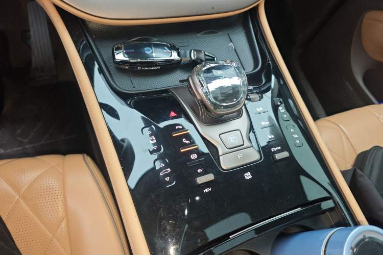 Used Denza D9 2022 DM-i 970 Four-Wheel Drive Prestige Model