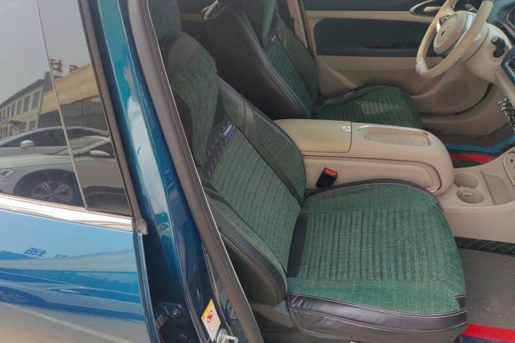 Used ORA Good Cat 2023 401 km Standard Range Prestige Version Lithium Iron Phosphate Right Front Seat